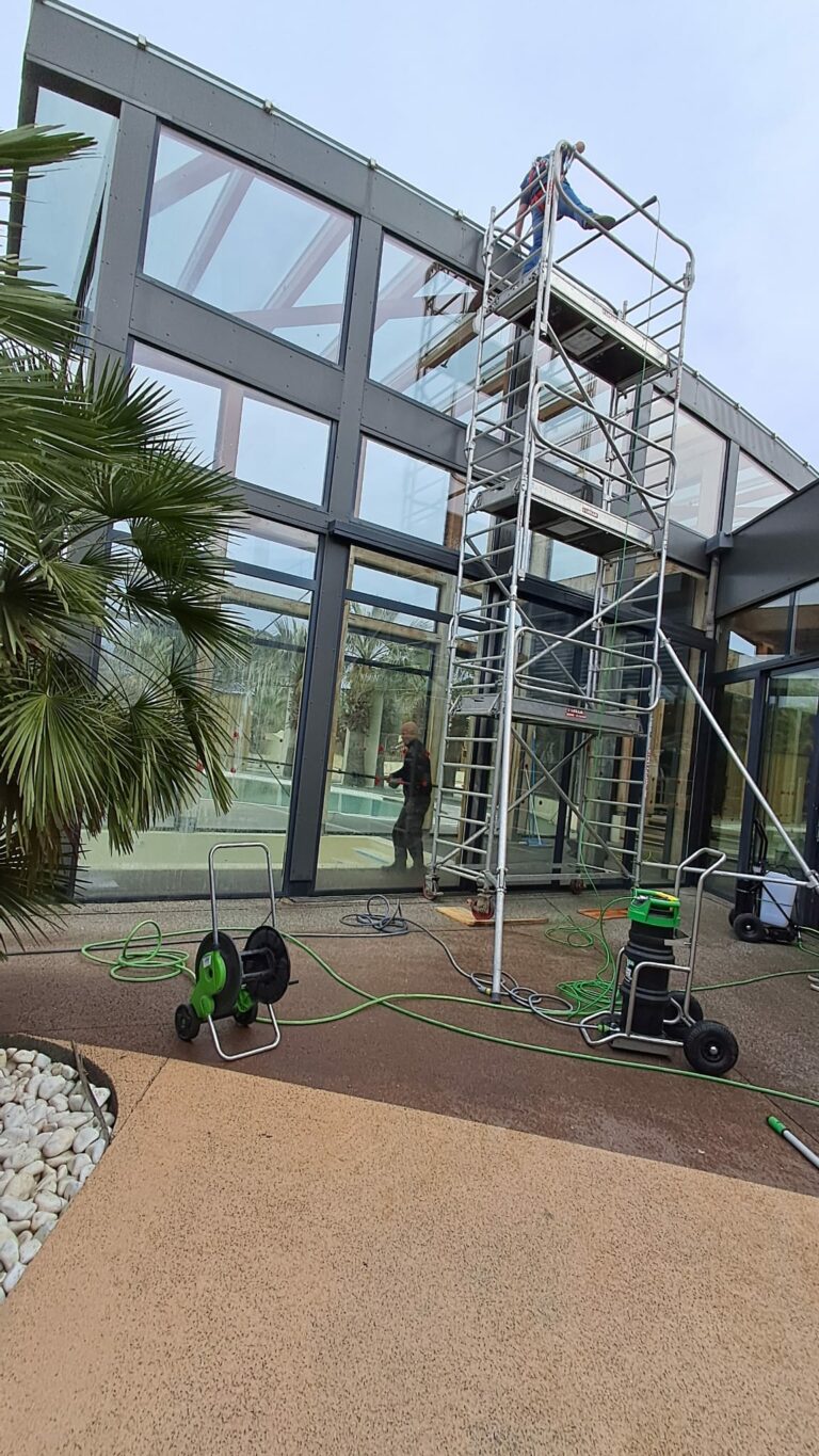 nettoyage saisonnier au camping de biscarrosse - La rive - Bassin nettoyage