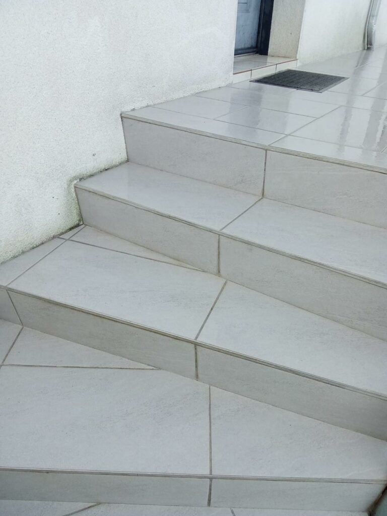 Nettoyage des coursives - résidence à Gujan-Mestras - Bassin nettoyage